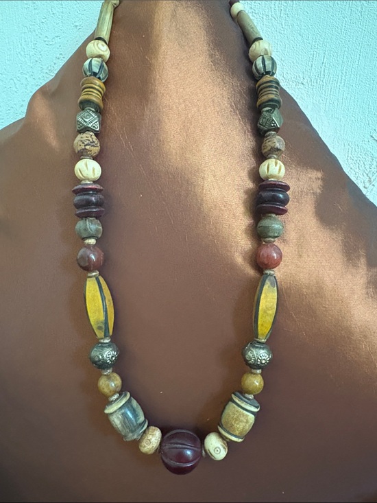 Vintage Jewelry - VTG Handcrafted Multicolor Beaded Necklace - Natural Earth Tones